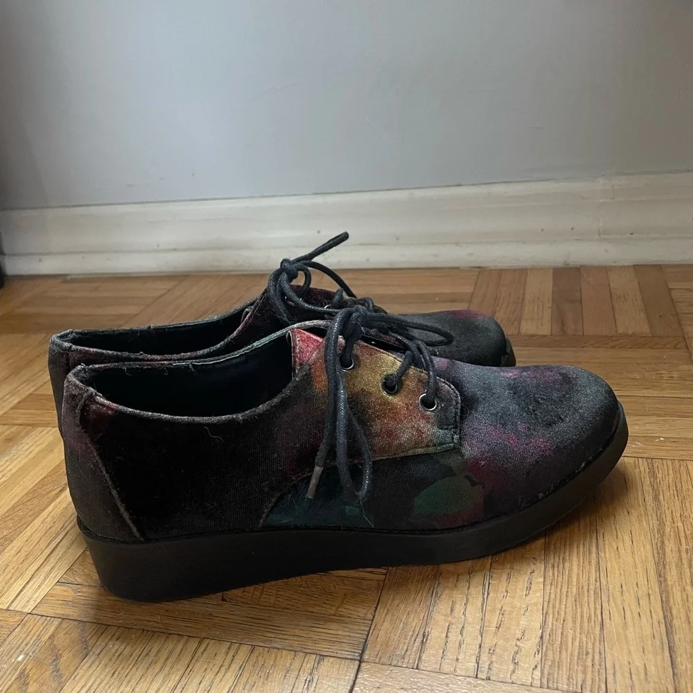 Madden Girl Suede Platform Shoes size 8M